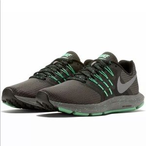 Nike Women’s WIDE Run Swift - Black & Mint Green